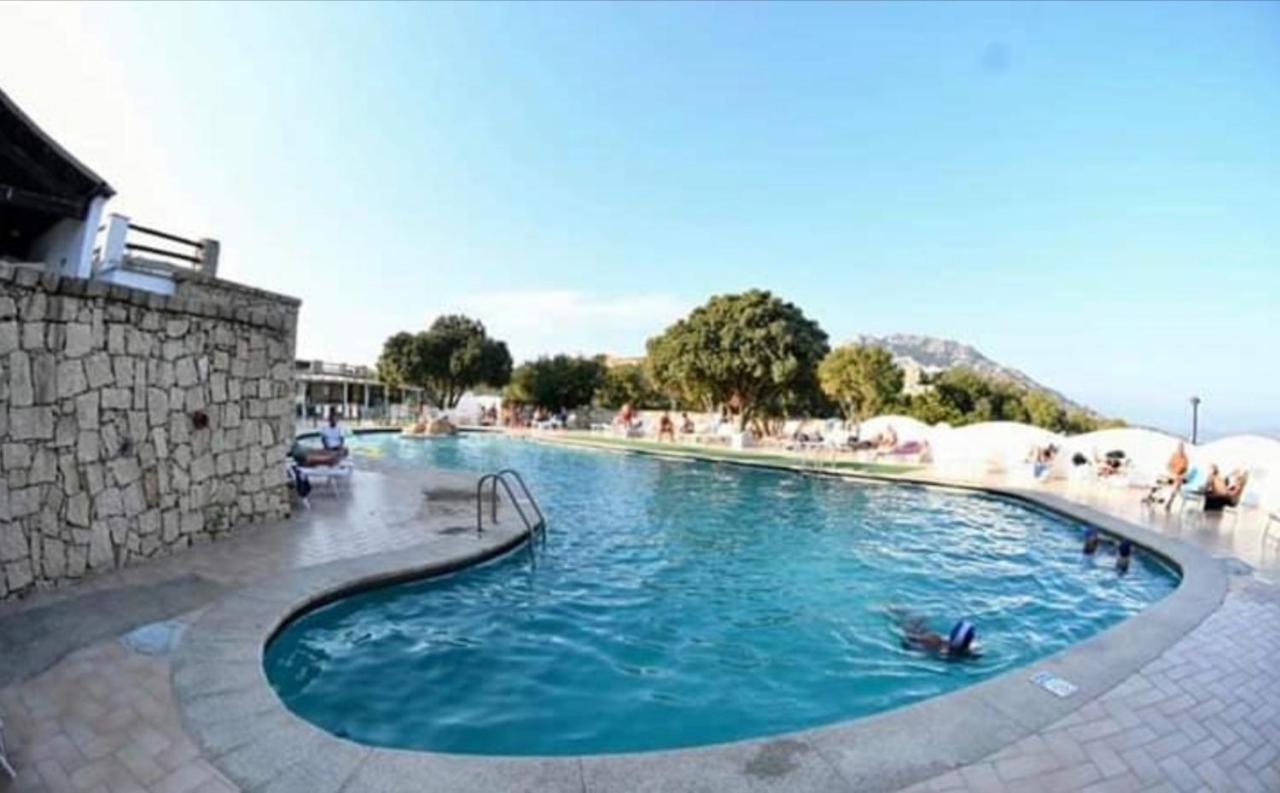 Monolocale Arianna Con Giardino Privato E Piscina Apartment Olbia Exterior photo